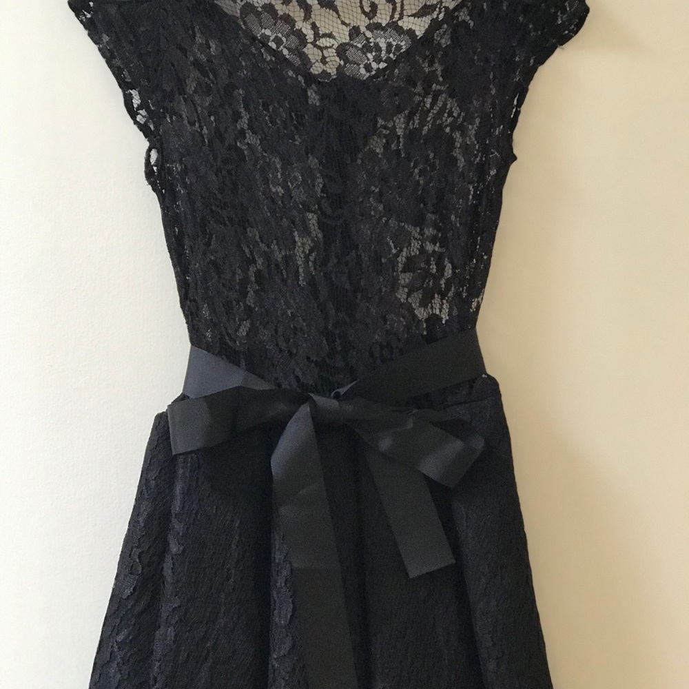 Black lace cocktail dress handmade with ribbon bow - Picture 4 of 8